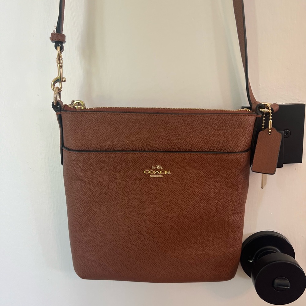 LIKE NEW Coach brown leather crossbody purse